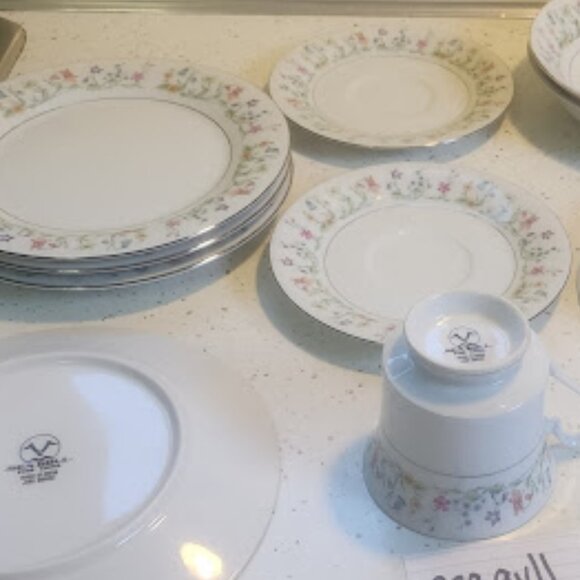 Vintage Sea Gull Fine China Floral Dining Set Replacement Pieces -10 items - Picture 1 of 8